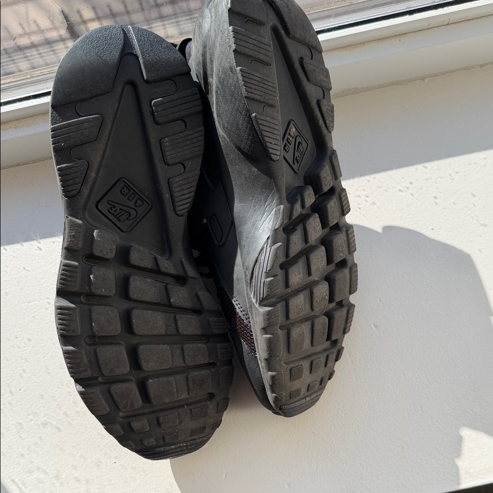 Nike Triple Black Running Shoes - Picture 3 of 4
